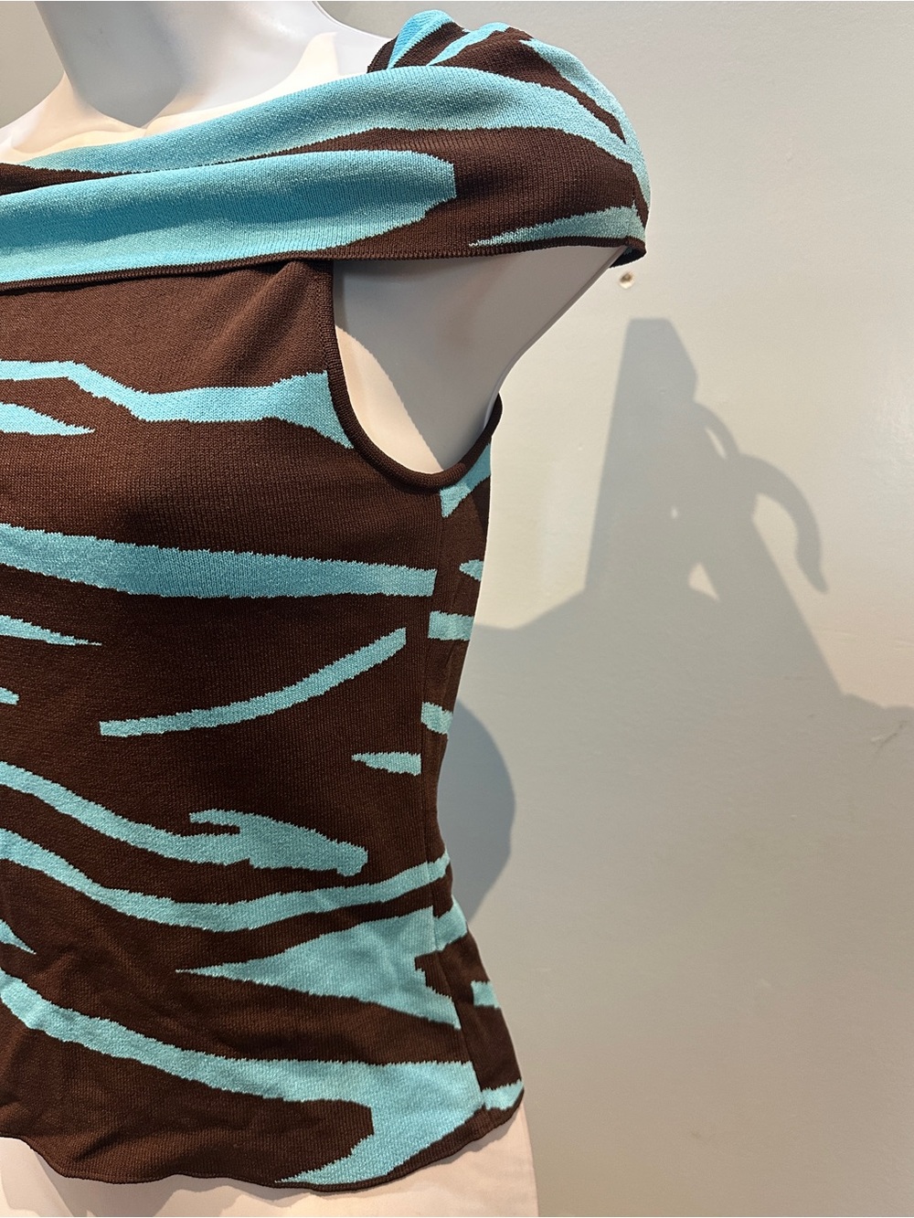 Venini Petite Blue and Brown Y2K Off Shoulder Top Blouse Asymmetrical Size PP - Picture 4 of 11